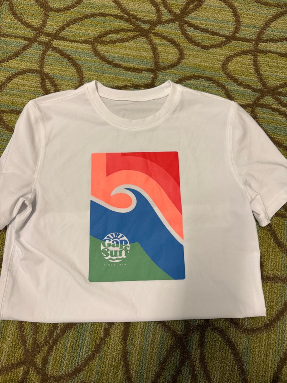 GAP White Short Sleeve surf Tee with Red Blue Green Wave Graphic Sz m